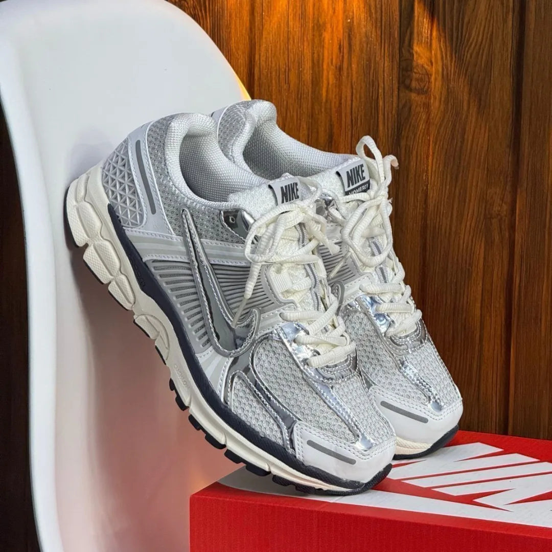 🔥NIKE VOMERO 5 - SILVER V2 - HOMBRE