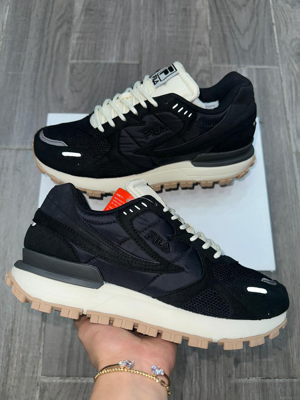 🔥FILA URBAN - ESSENTIAL BLACK - HOMBRE
