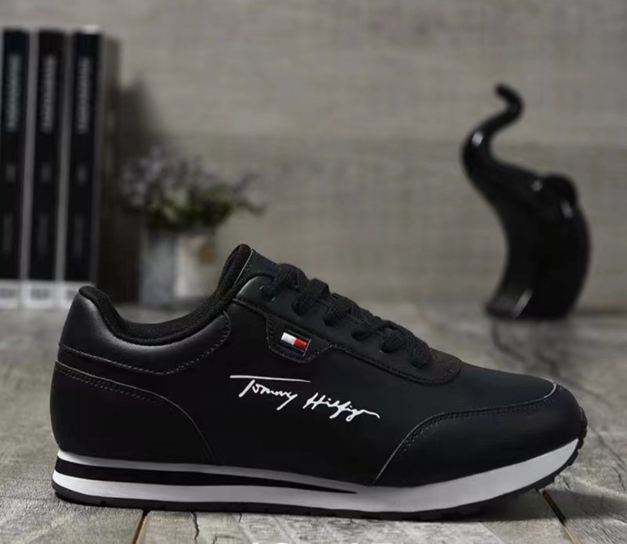 🔥TOMMY H ESSENTIAL - NEGRO - HOMBRE
