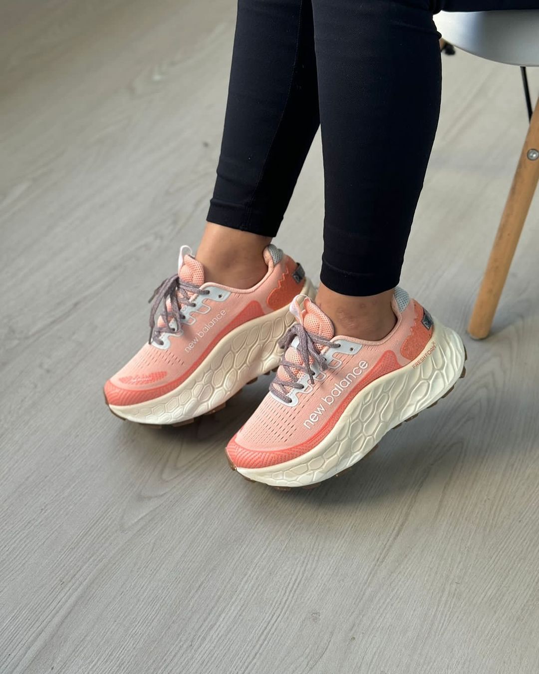 NEW BALANCE FRESH FOAM SALMON MUJER