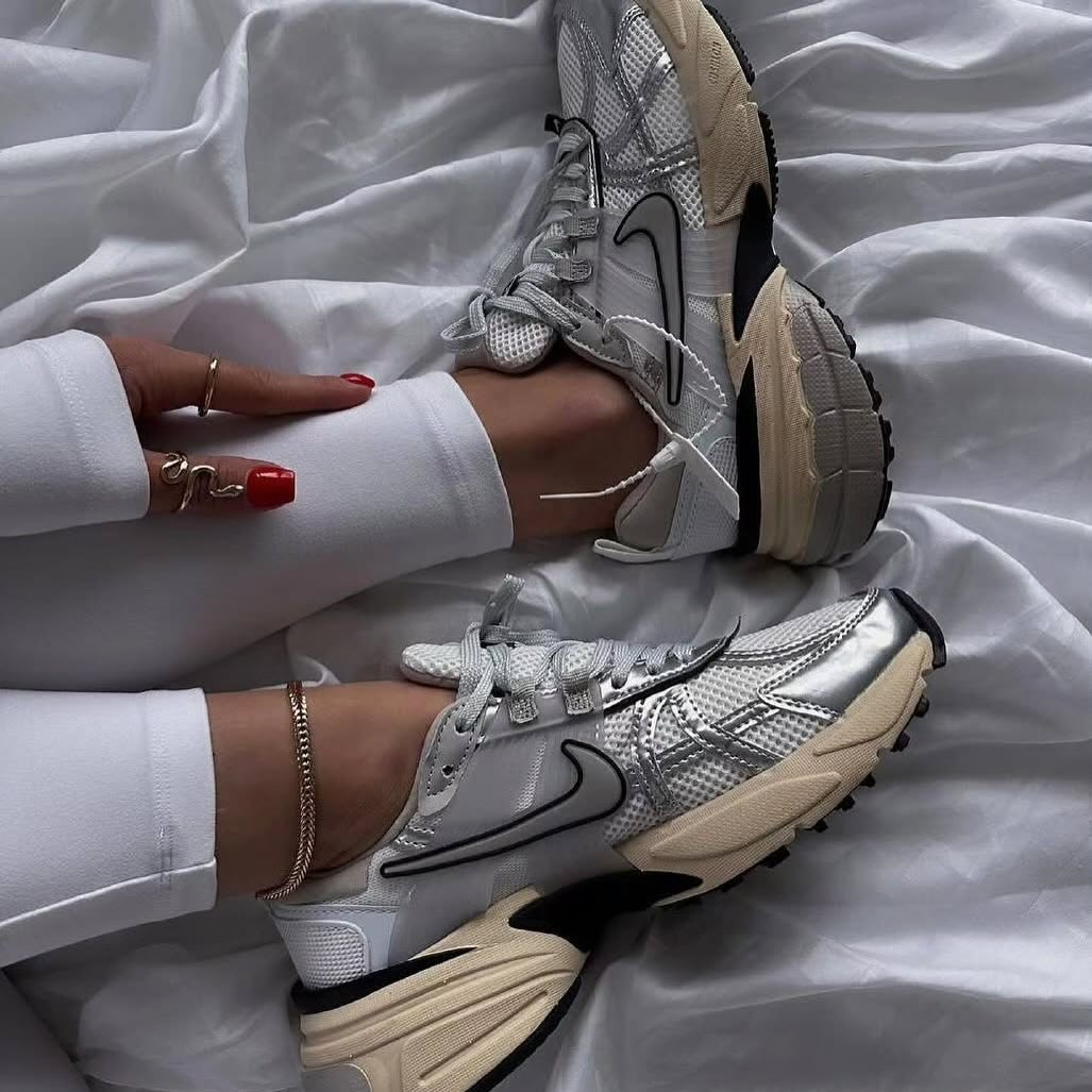 🔥NIKE V2K - SILVER SLV00143 - MUJER