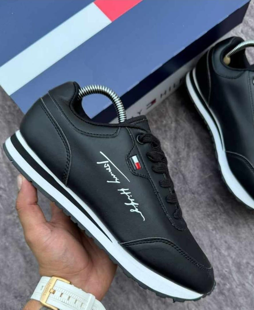 🔥TOMMY H ESSENTIAL - NEGRO - HOMBRE