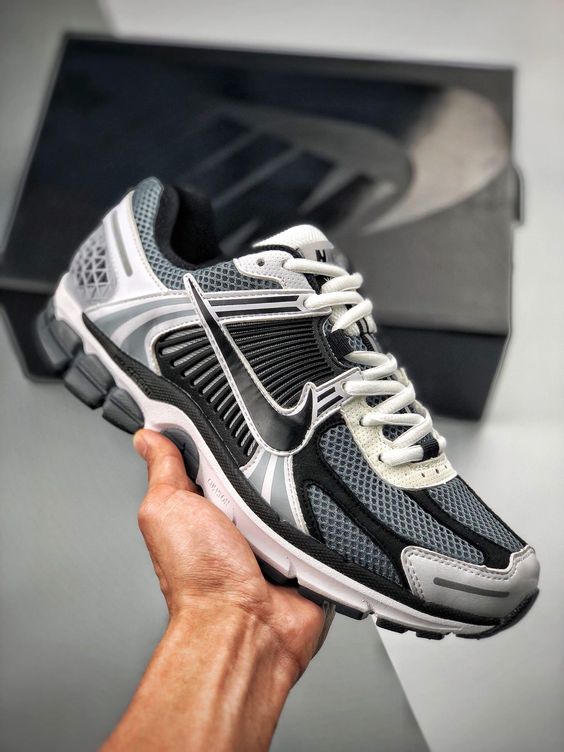 🔥NIKE VOMERO - NEGRO - MUJER