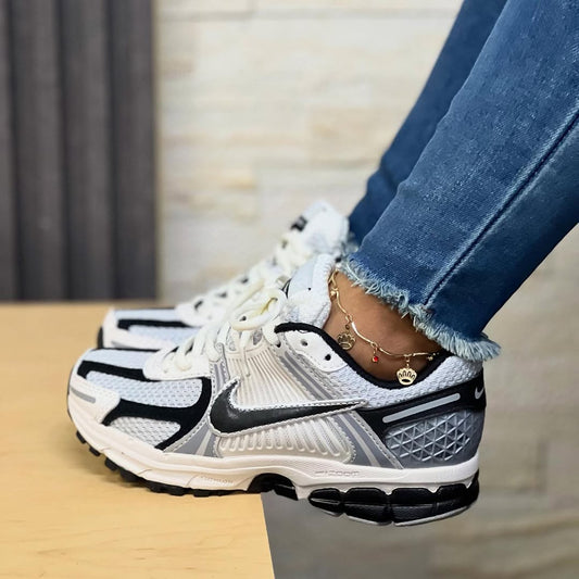 🔥NIKE VOMERO 5  - SILVER V2 - MUJER