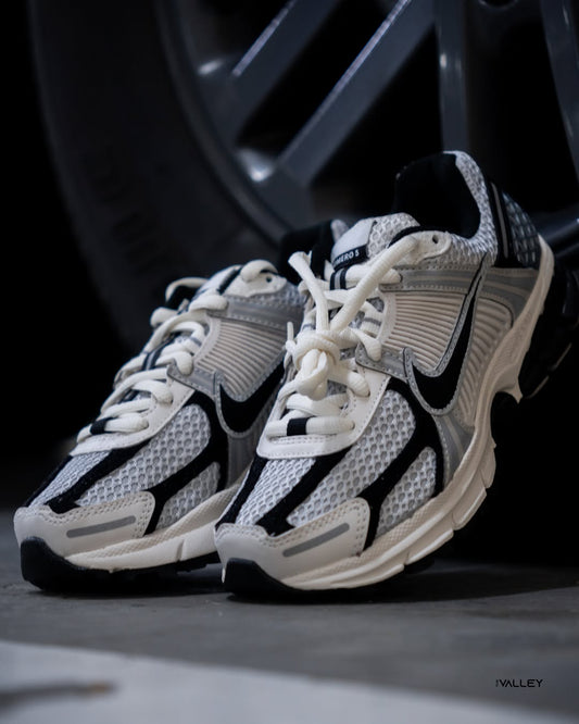 🔥NIKE VOMERO 5 - SILVER - HOMBRE