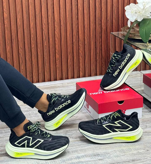 NEW BALANCE FUEL CELL NEGRO MUJER veinte doce
