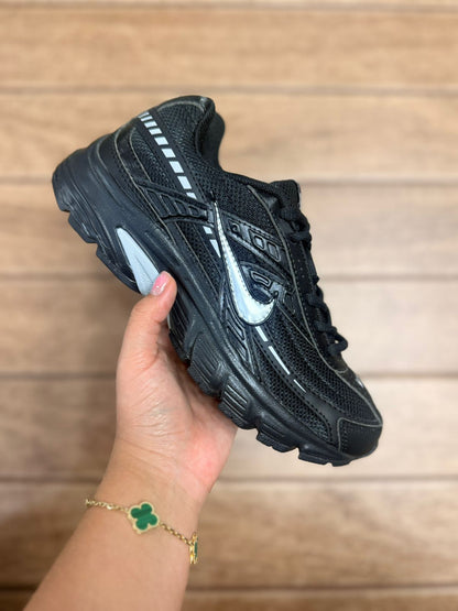 🔥NIKE INITIATOR - T BLACK - MUJER