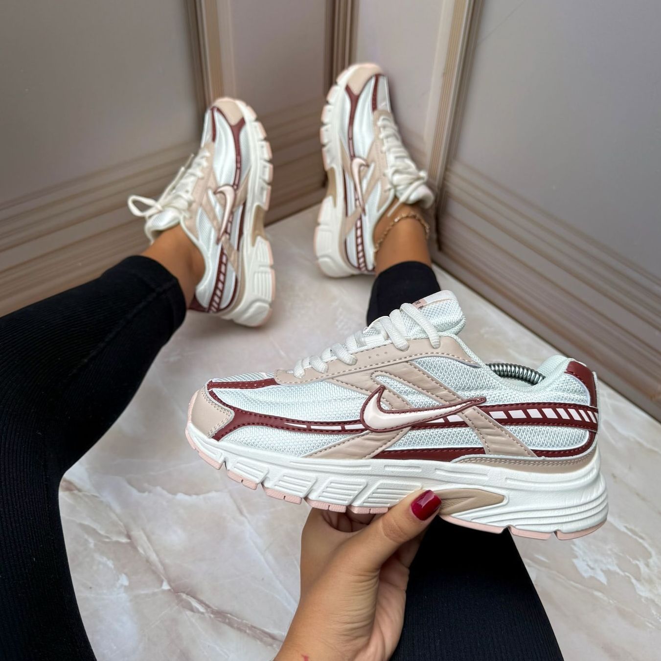 🔥NIKE INITIATOR - CHERRY - MUJER