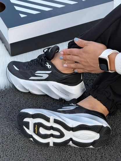 🔥SKECHERS CARBON - NEGRO V2 - MUJER