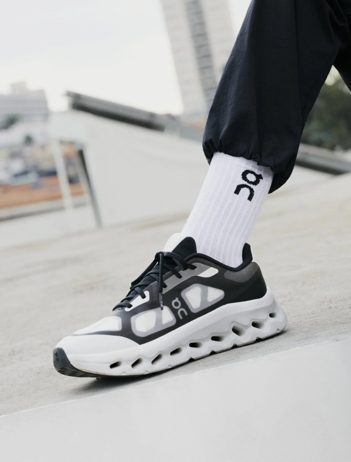 🔥ON CLOUD  CLOUDTILT RMX  - NEGRO Y BLANCO - HOMBRE