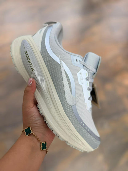 🔥NIKE VOMERO 18 - GOLD - HOMBRE