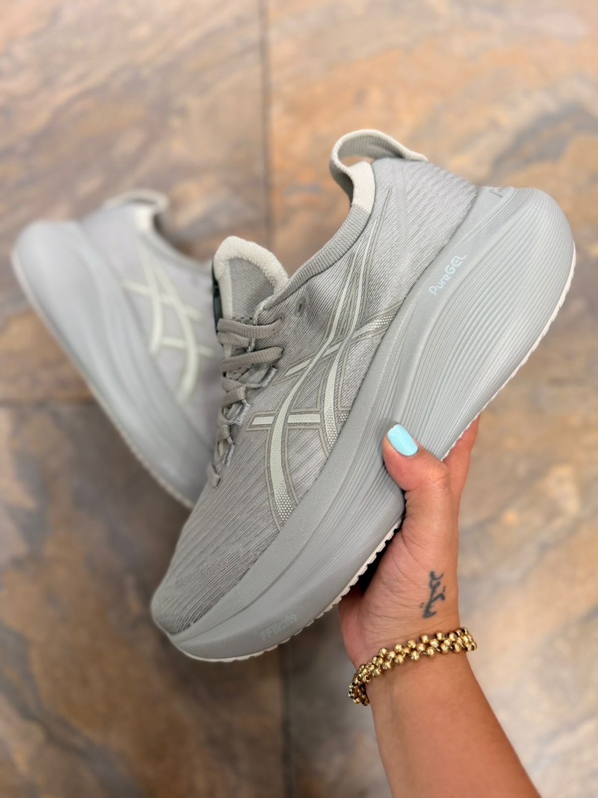 🔥ASICS NIMBUS 28 - GRIS - HOMBRE