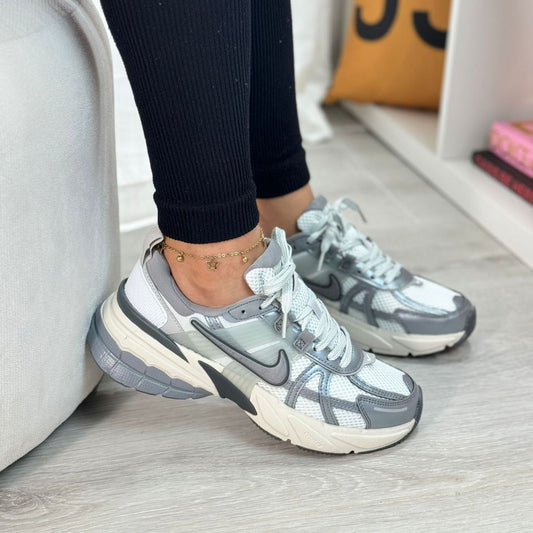 🔥NIKE V2K - NATURAL SILVER - MUJER